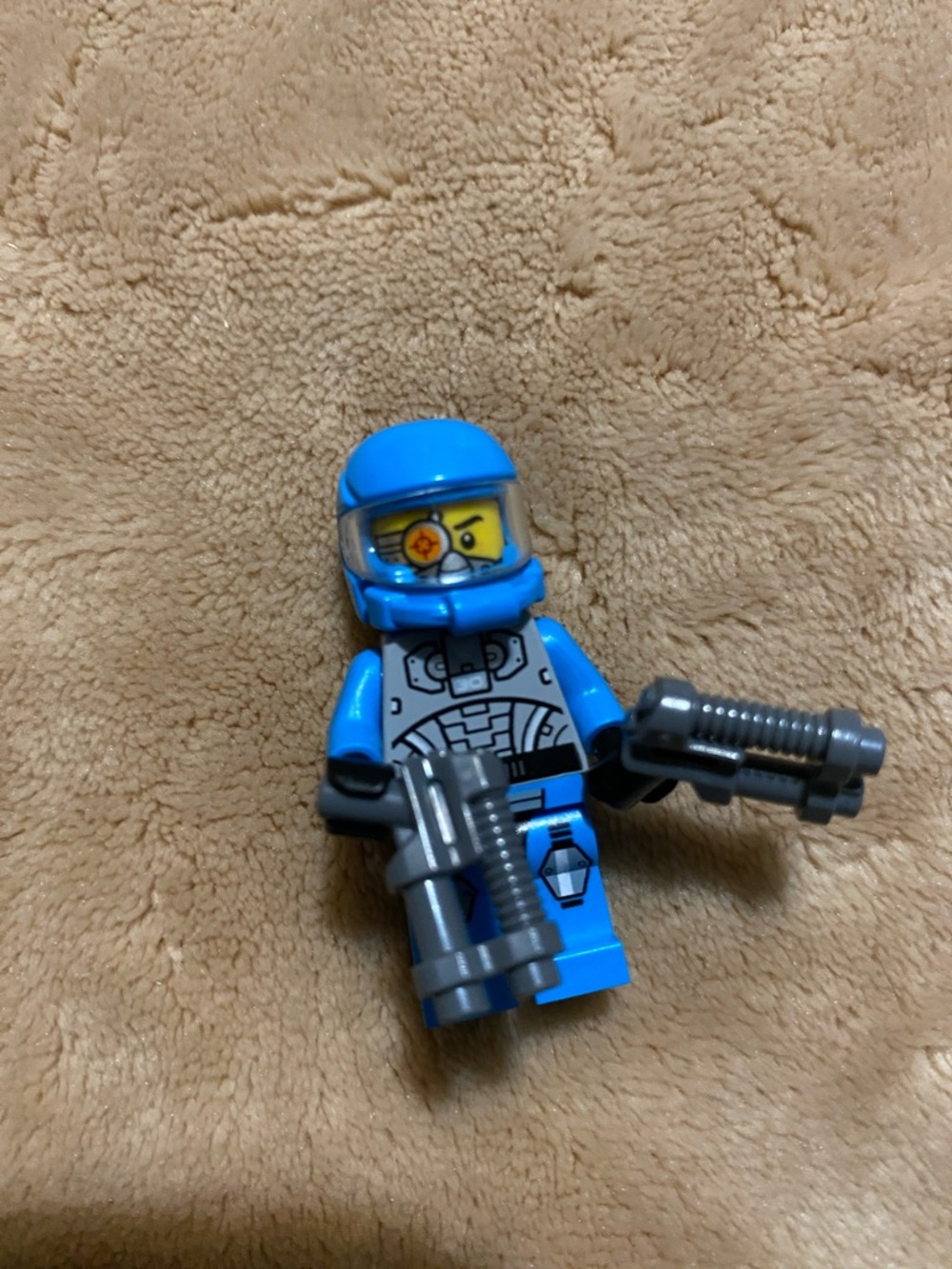 Lego Solomon Blaze Mini figure with Clear Visor Helmet and Dark Gray Blasters